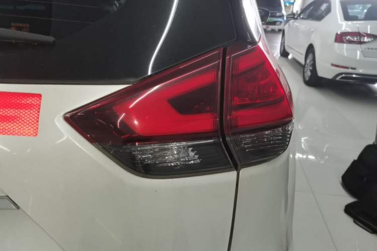 Used Nissan X-Trail 2017 2.0L CVT Comfort Edition 2WD Right Rear Taillight