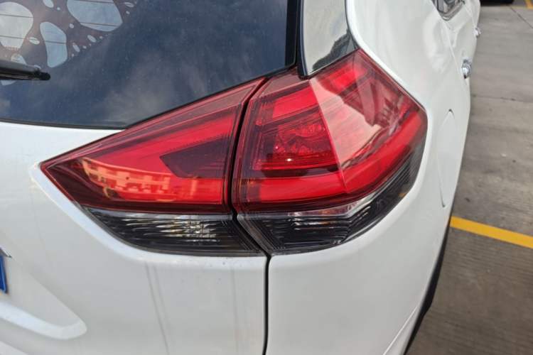 Used Nissan X-Trail 2017 2.5L CVT Leading Edition 4WD Right Rear Taillight