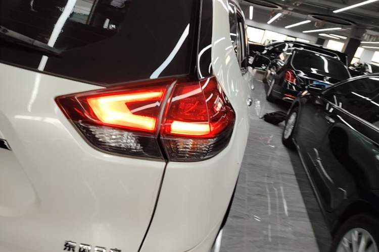 Used Nissan X-Trail 2017 2.5L CVT Luxury Edition 4WD Right Rear Taillight