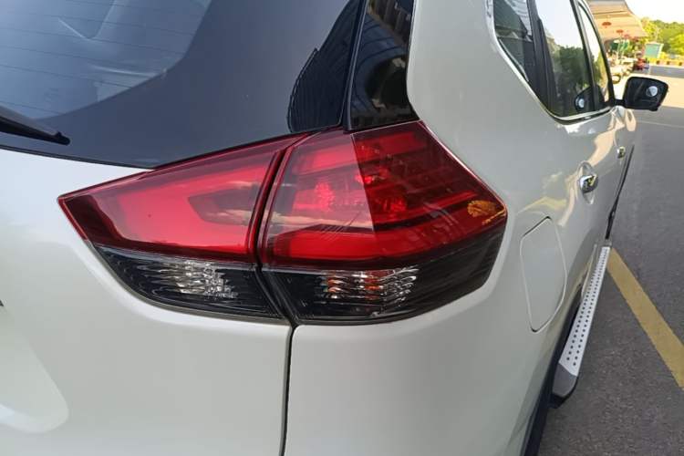 Used Nissan X-Trail 2017 2.0L CVT Comfort Edition 2WD Right Rear Taillight