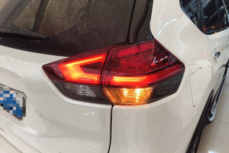 Used Nissan X-Trail 2017 2.5L CVT Luxury Edition 4WD Right Rear Taillight
