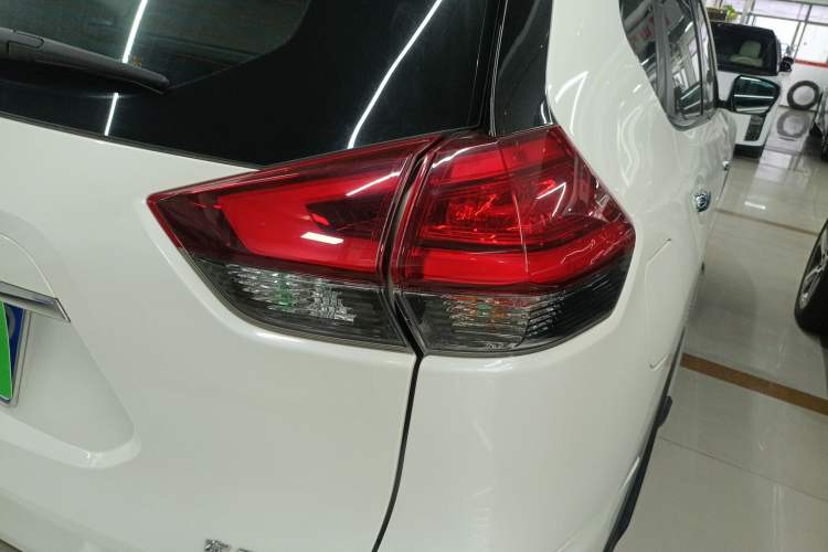 Used Nissan X-Trail 2017 2.0L CVT Comfort Edition 2WD Right Rear Taillight