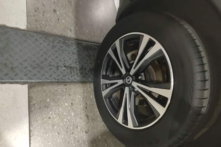 Used Nissan X-Trail 2017 2.5L CVT Luxury Edition 4WD Right Rear Wheel Hub