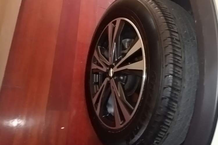 Used Nissan X-Trail 2017 2.5L CVT Leading Edition 4WD Right Rear Wheel Hub