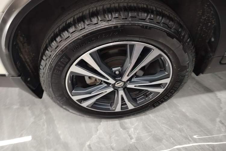 Used Nissan X-Trail 2017 2.5L CVT Luxury Edition 4WD Right Rear Wheel Hub