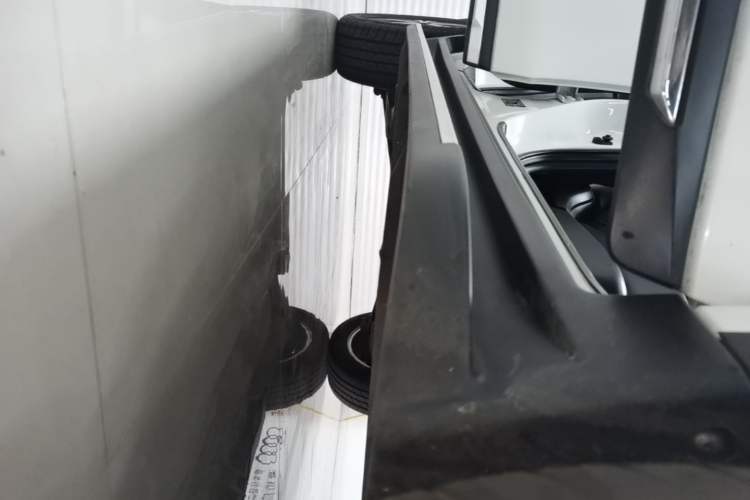 Used Nissan X-Trail 2017 2.5L CVT Luxury Edition 4WD Right Side Sill