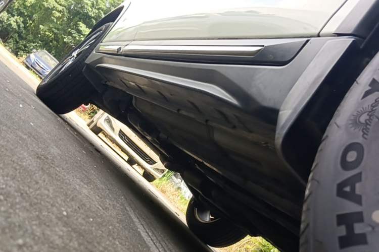 Used Nissan X-Trail 2017 2.5L CVT Luxury Edition 4WD Right Side Sill