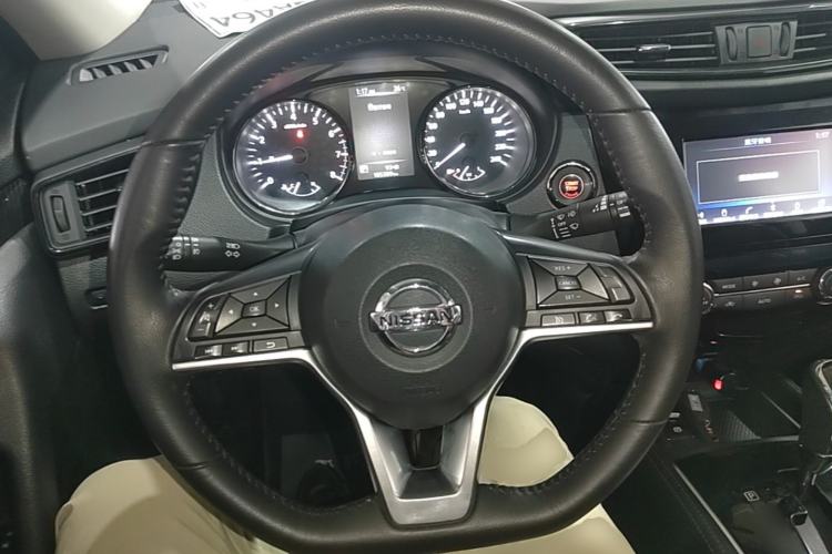 Used Nissan X-Trail 2017 2.5L CVT Luxury Edition 4WD Steering Wheel