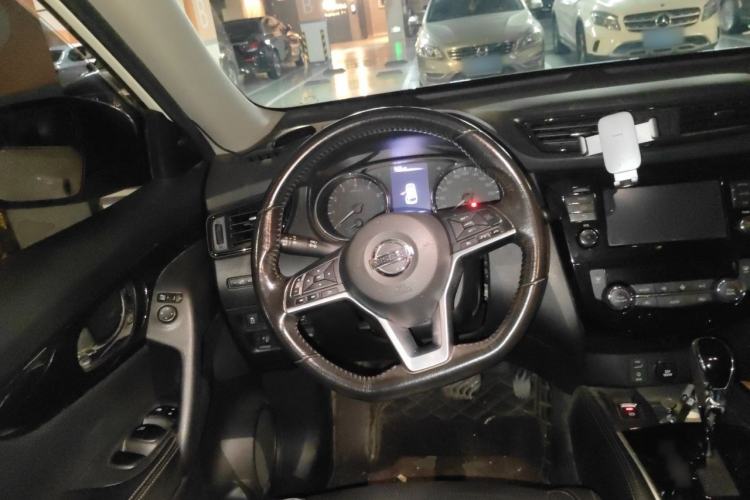 Used Nissan X-Trail 2017 2.5L CVT Luxury Edition 4WD Steering Wheel
