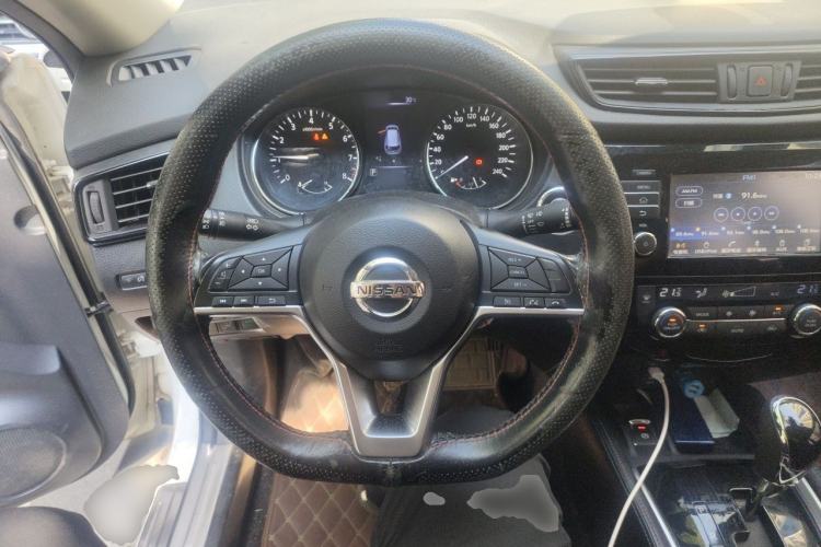 Used Nissan X-Trail 2017 2.5L CVT Luxury Edition 4WD Steering Wheel