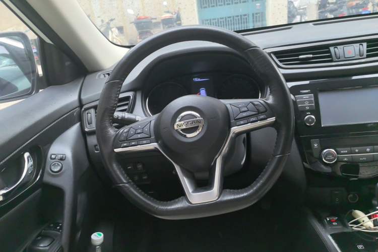 Used Nissan X-Trail 2017 2.5L CVT Luxury Edition 4WD Steering Wheel