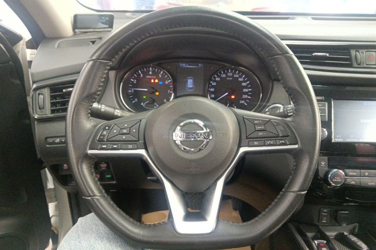 Used Nissan X-Trail 2017 2.5L CVT Luxury Edition 4WD Steering Wheel