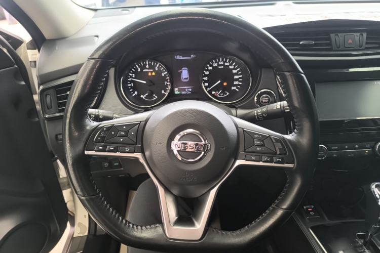 Used Nissan X-Trail 2017 2.5L CVT Luxury Edition 4WD Steering Wheel