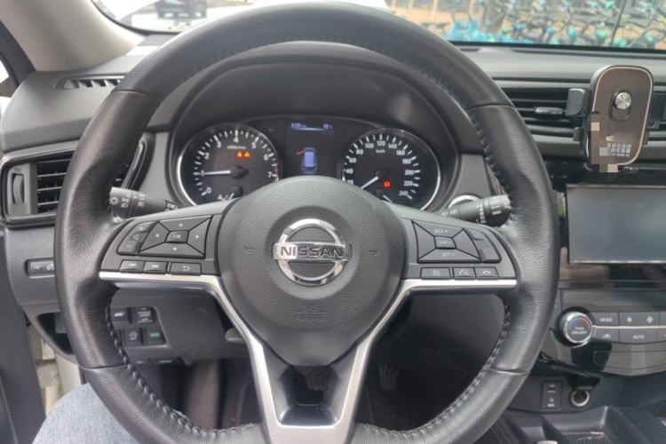 Used Nissan X-Trail 2017 2.5L CVT Luxury Edition 4WD Steering Wheel