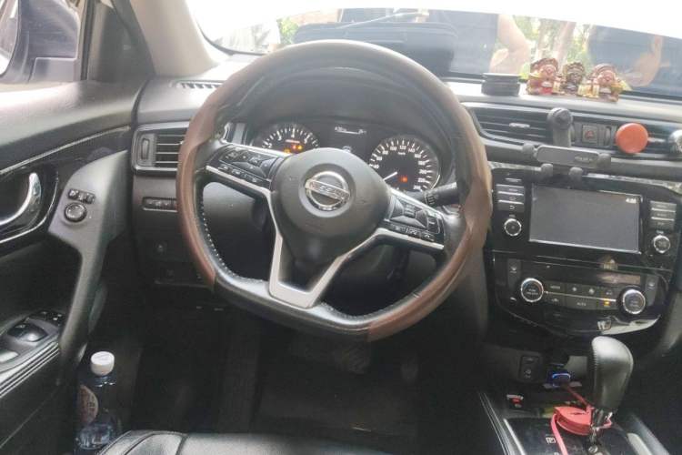 Used Nissan X-Trail 2017 2.5L CVT Luxury Edition 4WD Steering Wheel