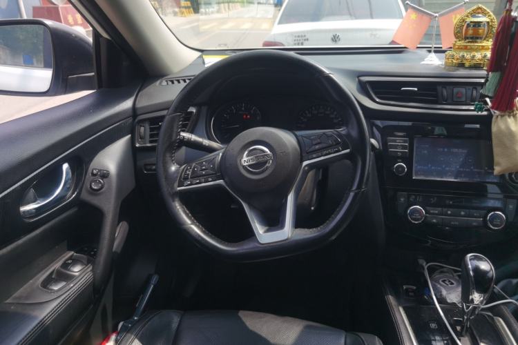 Used Nissan X-Trail 2017 2.5L CVT Luxury Edition 4WD Steering Wheel