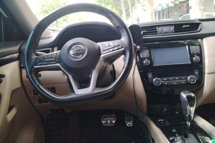 Used Nissan X-Trail 2017 2.5L CVT Luxury Edition 4WD Steering Wheel