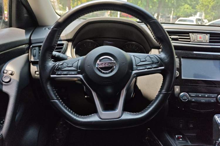 Used Nissan X-Trail 2017 2.5L CVT Luxury Edition 4WD Steering Wheel