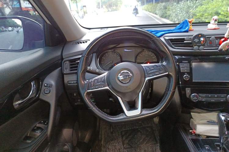 Used Nissan X-Trail 2017 2.5L CVT Luxury Edition 4WD Steering Wheel