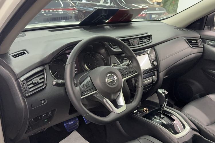 Used Nissan X-Trail 2017 2.5L CVT Luxury Edition 4WD Steering Wheel