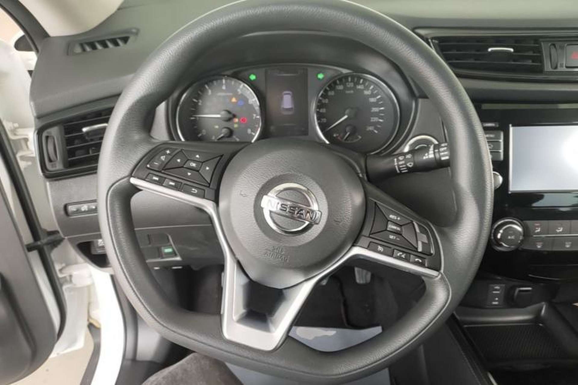 Used Nissan X-Trail 2017 2.0L CVT Comfort Edition 2WD Steering Wheel