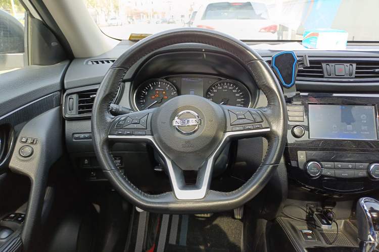 Used Nissan X-Trail 2017 2.5L CVT Luxury Edition 4WD Steering Wheel