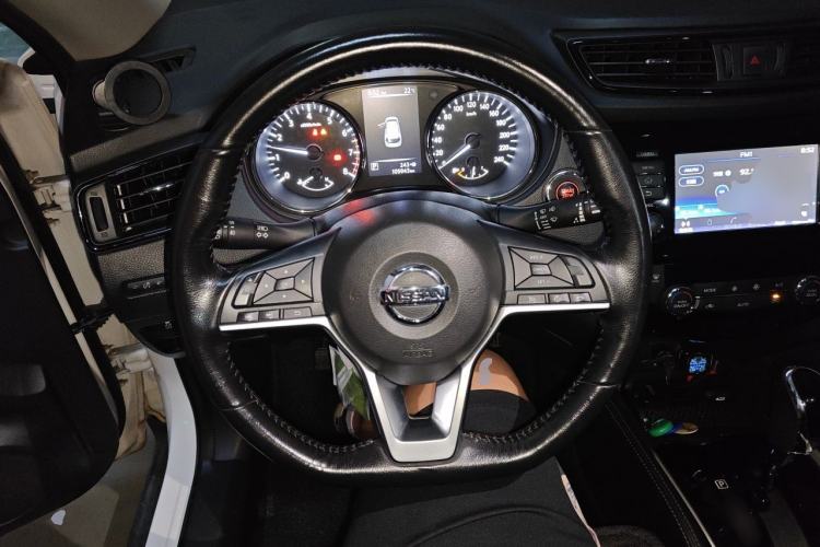 Used Nissan X-Trail 2017 2.0L CVT Smart Enjoyment Version 2WD Steering Wheel