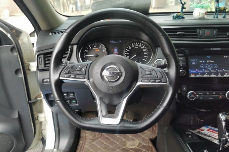 Used Nissan X-Trail 2017 2.5L CVT Luxury Edition 4WD Steering Wheel