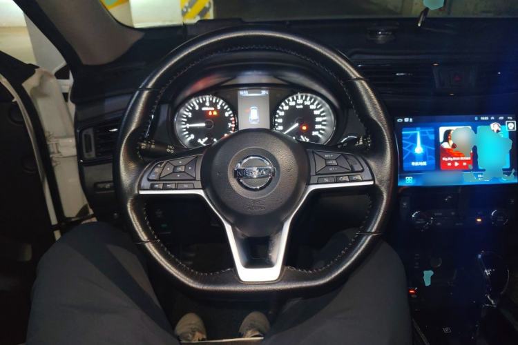 Used Nissan X-Trail 2017 2.5L CVT Luxury Edition 4WD Steering Wheel