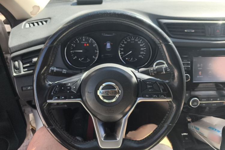 Used Nissan X-Trail 2017 2.5L CVT Luxury Edition 4WD Steering Wheel