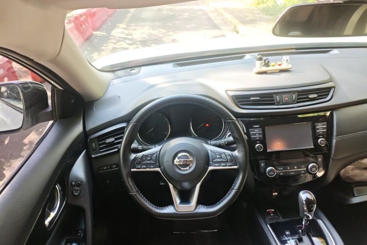 Used Nissan X-Trail 2017 2.5L CVT Luxury Edition 4WD Steering Wheel
