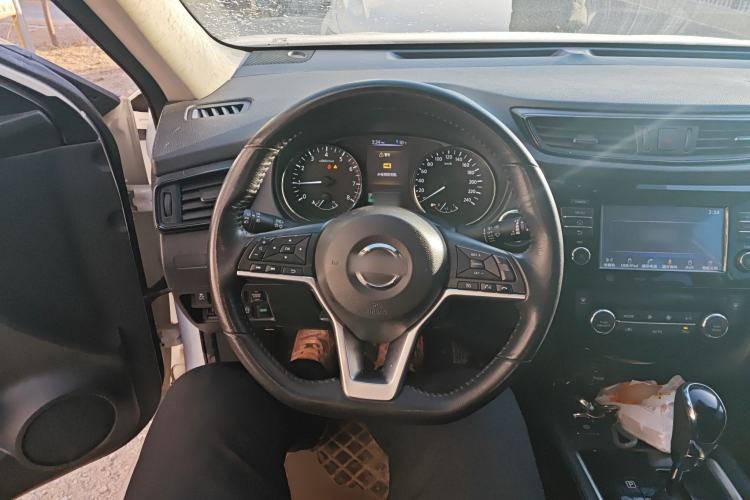 Used Nissan X-Trail 2017 2.5L CVT Luxury Edition 4WD Steering Wheel