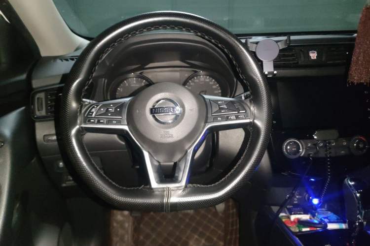 Used Nissan X-Trail 2017 2.0L CVT Fashion Edition 2WD Steering Wheel