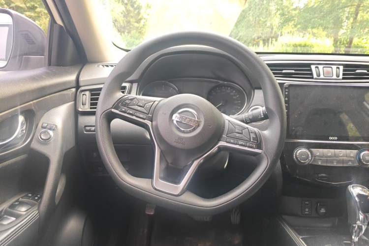 Used Nissan X-Trail 2017 2.0L CVT Comfort Edition 2WD Steering Wheel