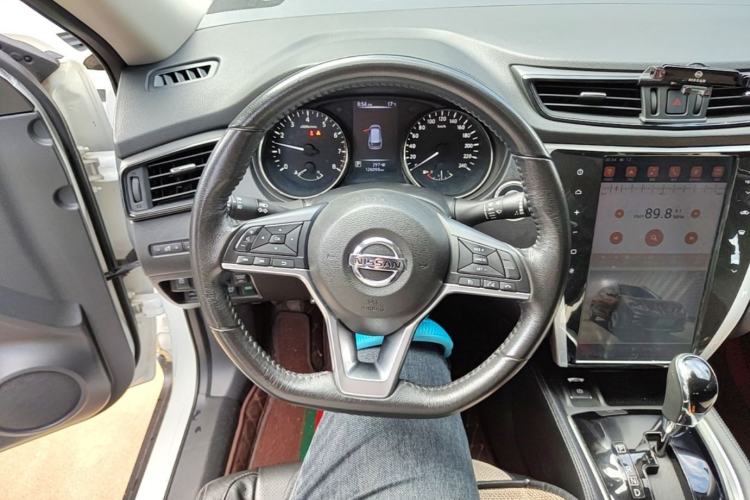 Used Nissan X-Trail 2017 2.5L CVT Luxury Edition 4WD Steering Wheel