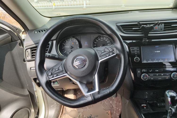 Used Nissan X-Trail 2017 2.5L CVT Leading Edition 4WD Steering Wheel