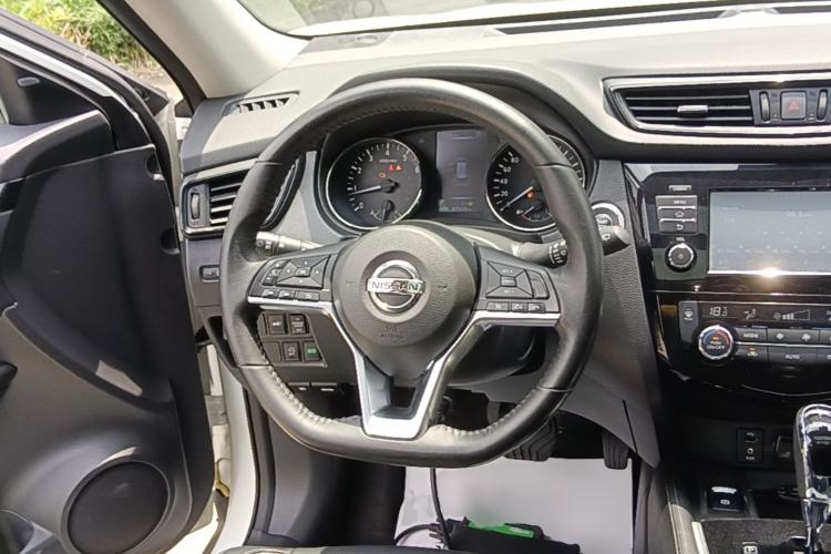 Used Nissan X-Trail 2017 2.5L CVT Luxury Edition 4WD Steering Wheel