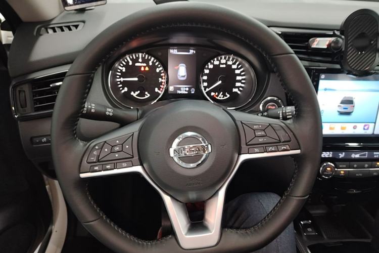 Used Nissan X-Trail 2017 2.5L CVT Luxury Edition 4WD Steering Wheel