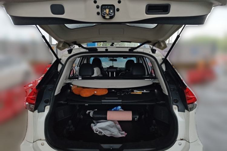 Used Nissan X-Trail 2017 2.0L CVT Comfort Edition 2WD Trunk