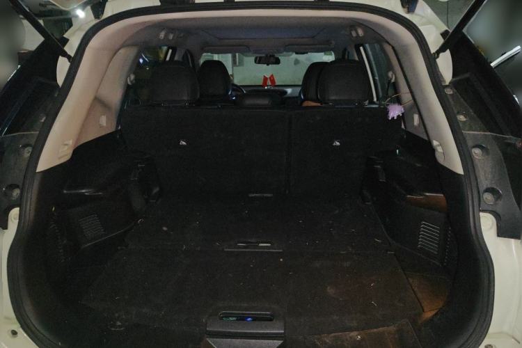 Used Nissan X-Trail 2017 2.0L CVT Comfort Edition 2WD Trunk