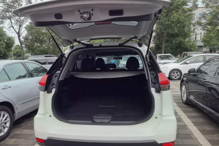 Used Nissan X-Trail 2017 2.0L CVT Comfort Edition 2WD Trunk