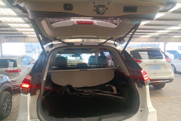 Used Nissan X-Trail 2017 2.5L CVT Luxury Edition 4WD Trunk
