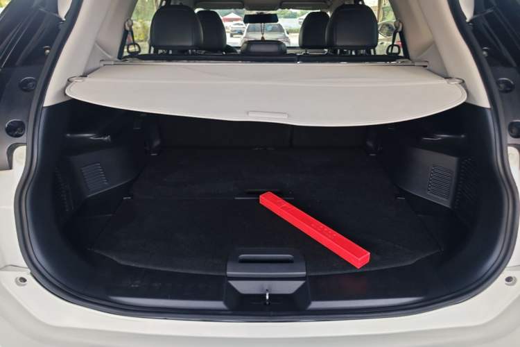 Used Nissan X-Trail 2017 2.0L CVT Comfort Edition 2WD Trunk