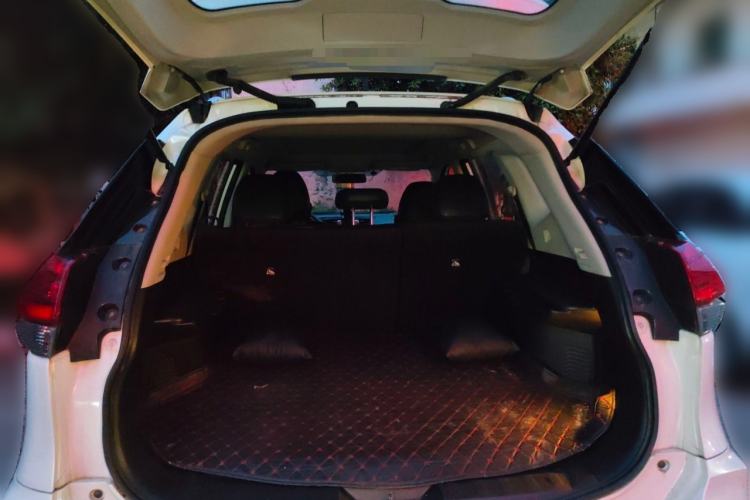 Used Nissan X-Trail 2017 2.0L CVT Comfort Edition 2WD Trunk