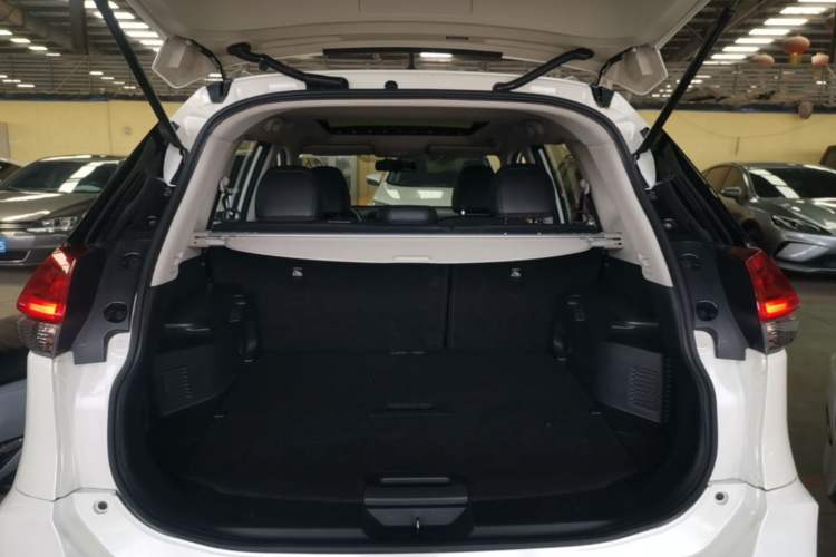 Used Nissan X-Trail 2017 2.0L CVT Comfort Edition 2WD Trunk