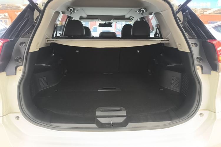 Used Nissan X-Trail 2017 2.5L CVT Luxury Edition 4WD Trunk