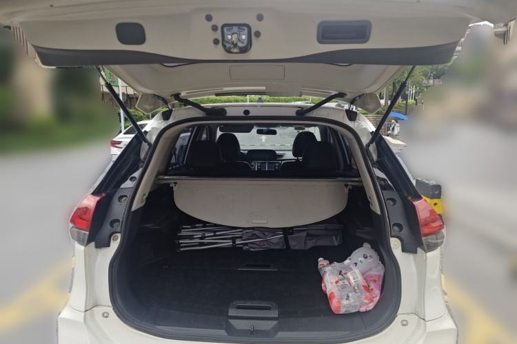 Used Nissan X-Trail 2017 2.0L CVT Comfort Edition 2WD Trunk