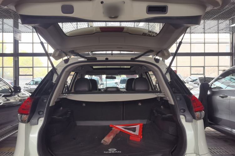 Used Nissan X-Trail 2017 2.0L CVT Comfort Edition 2WD Trunk
