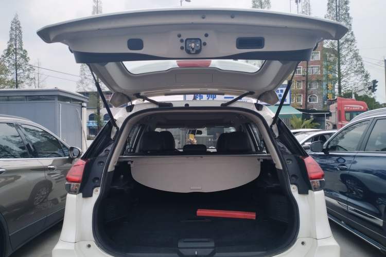 Used Nissan X-Trail 2017 2.0L CVT Comfort Edition 2WD Trunk