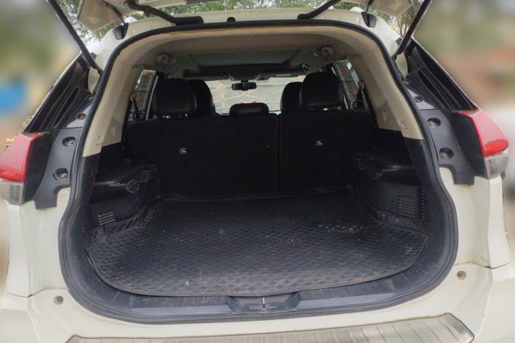 Used Nissan X-Trail 2017 2.0L CVT Comfort Edition 2WD Trunk